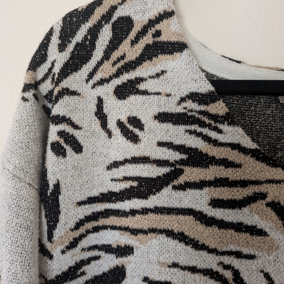 Chico's Tiger Geometric Sweater Cream Tan V Neck Animal Print Boho Womens sz L - Picture 9 of 13